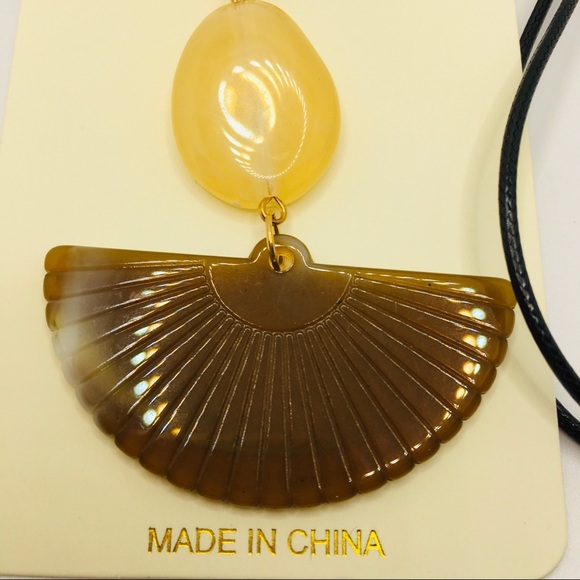 NECKLACE SHELL LIKE IN TOFFEE ON CORD! - Picture 5 of 14